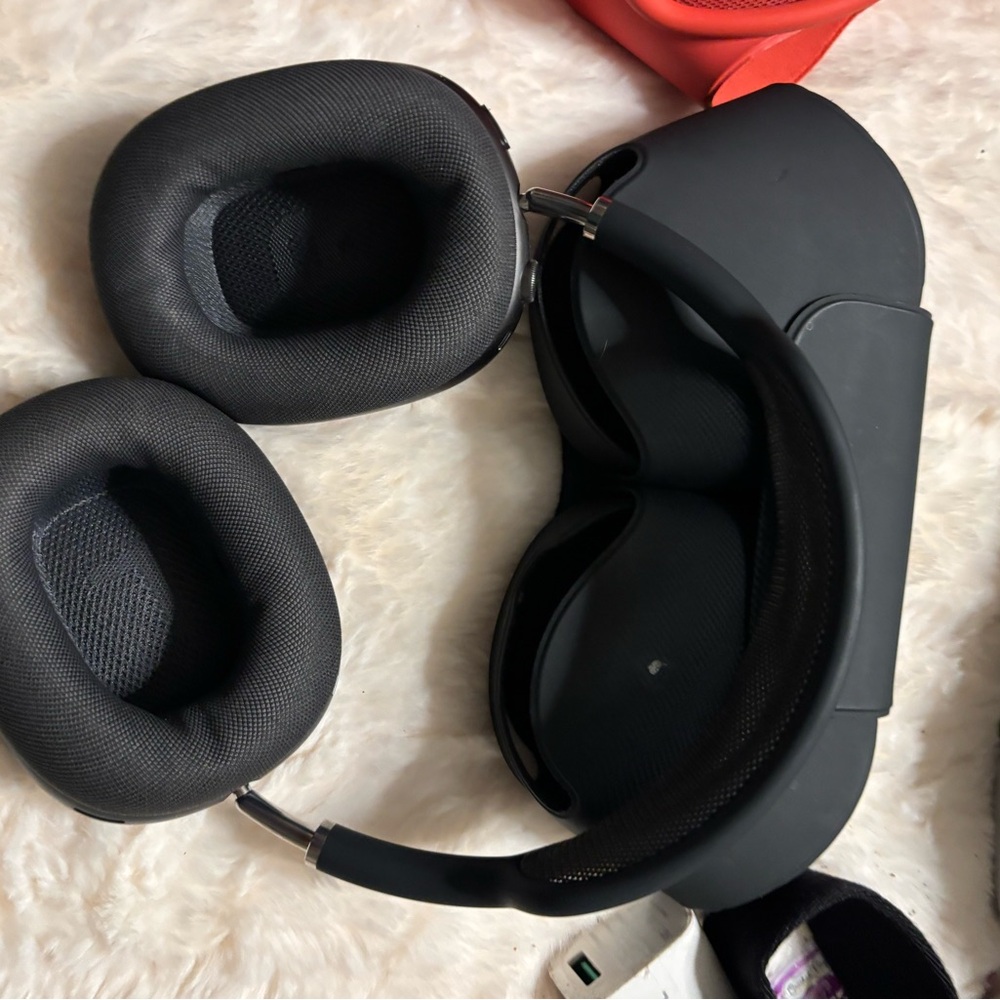 Black VR Headset